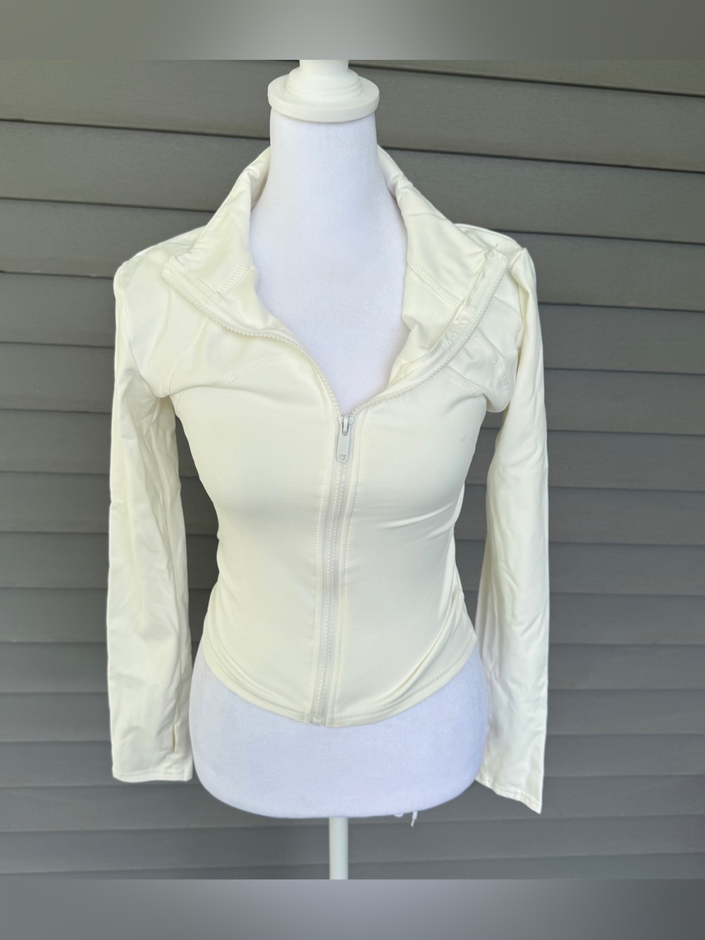NWOT Cream Ivory Cropped Workout Jacket Slim Fit Zip Front Size M Athleisure